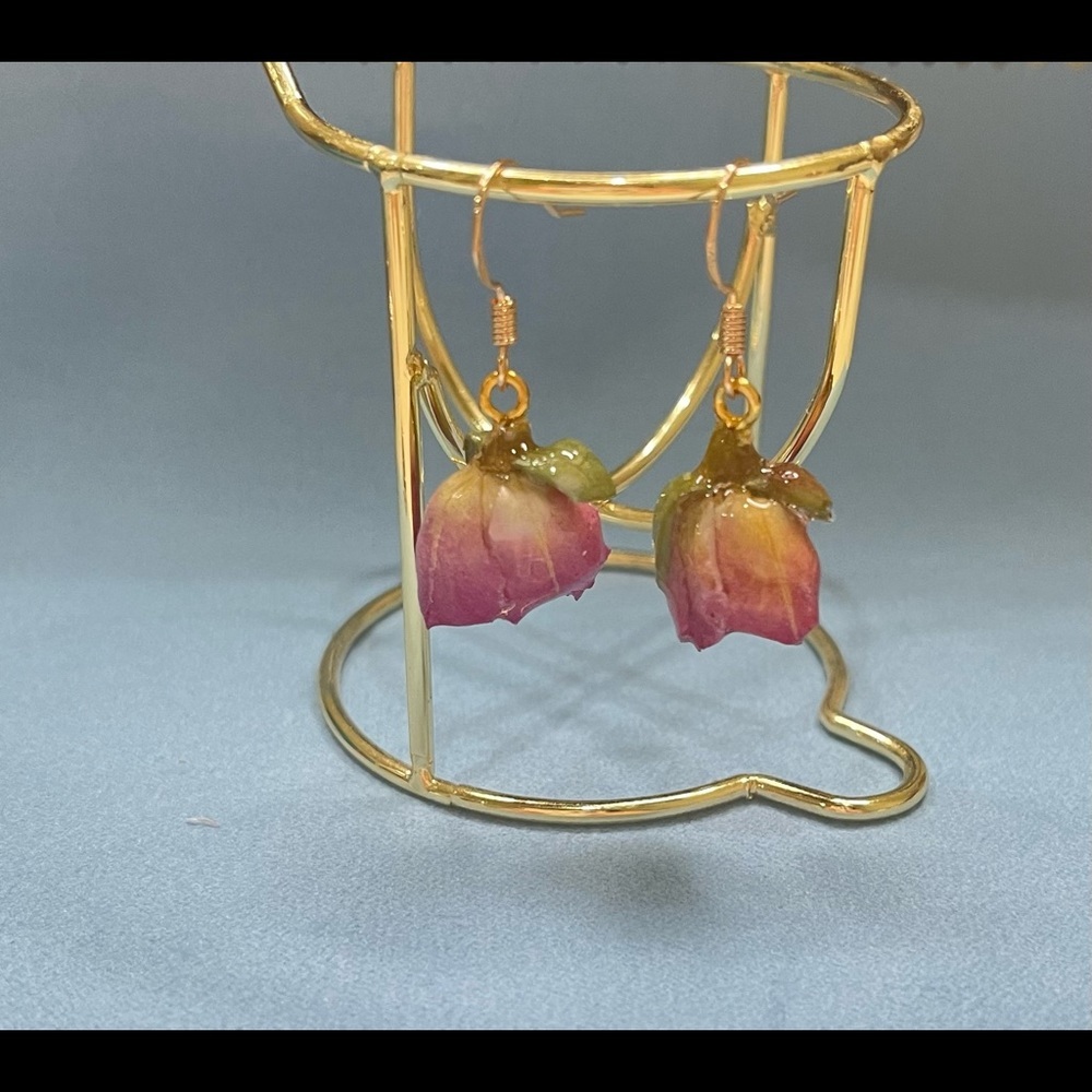 Handmade resin real flower earrings - Picture 1 of 4
